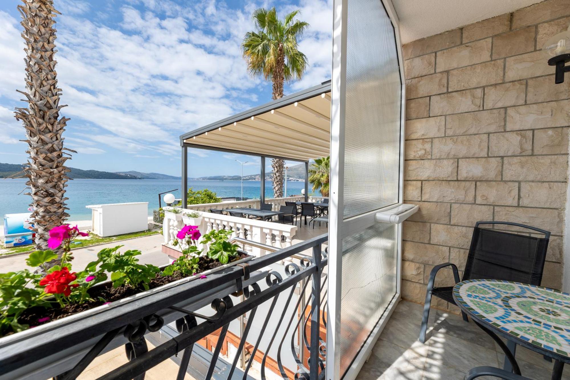 Villa Okruk-10 Meters Away From The Beach 奥库格哥恩基 外观 照片