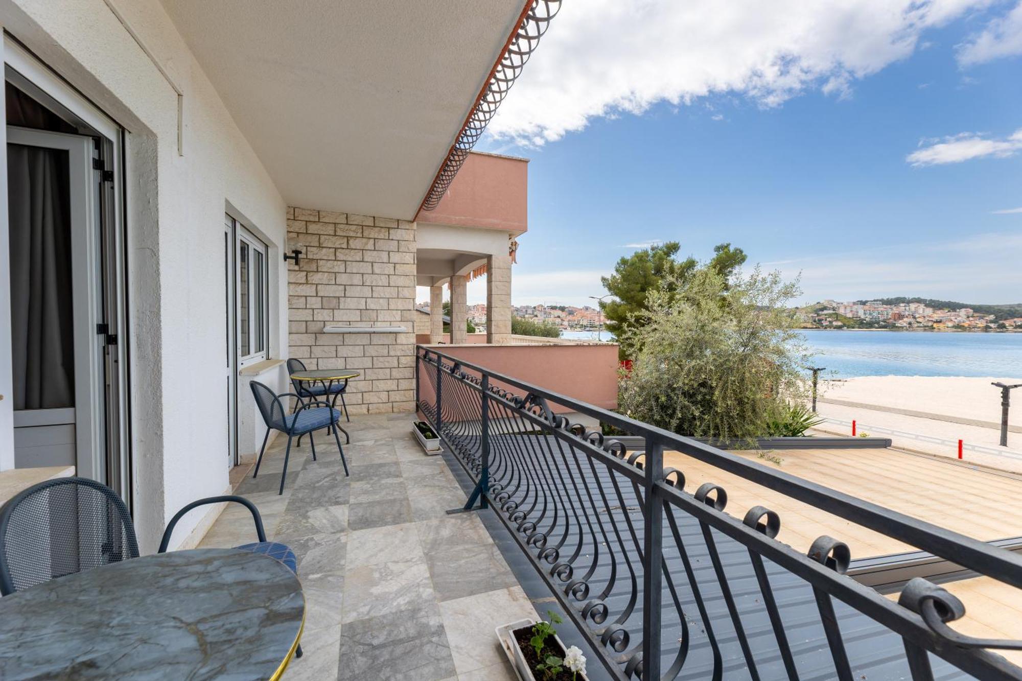 Villa Okruk-10 Meters Away From The Beach 奥库格哥恩基 外观 照片