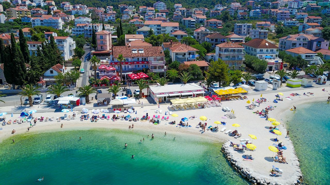 Villa Okruk-10 Meters Away From The Beach 奥库格哥恩基 外观 照片